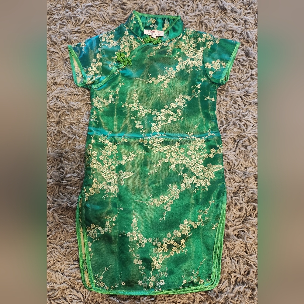 Girls Cheongsam or Qipao Drezs